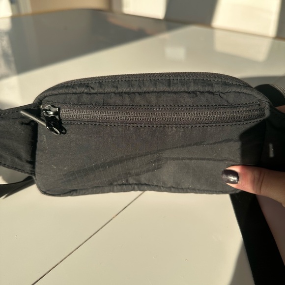 lululemon athletica everyday belt bag mini - Picture 3 of 7